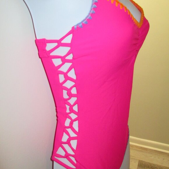 Salt + Cove Cutout Side 1 Piece Swimsuit Embroidery Trim NWT Sz XS - Picture 6 of 11
